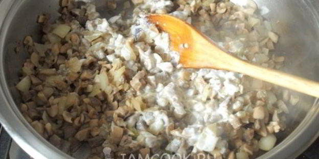 жульен из шампиньонов в булочке