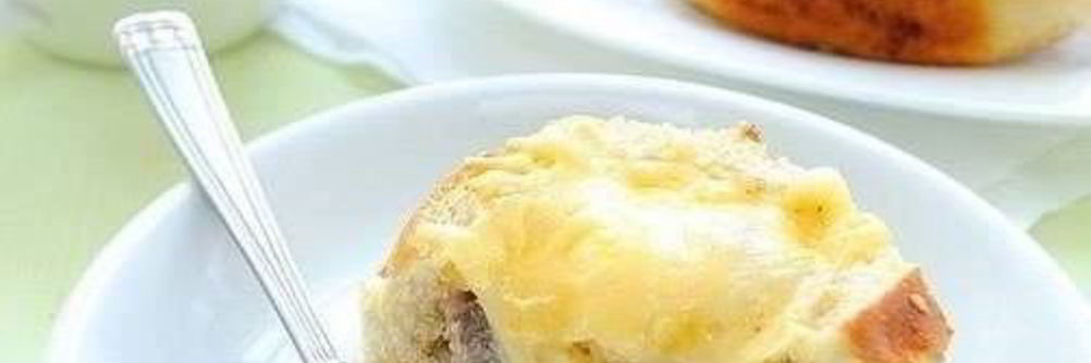 Жульен с курицей в булочке