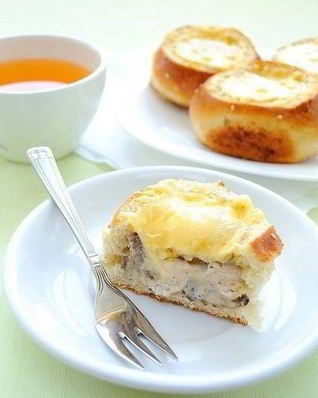 Жульен с курицей в булочке