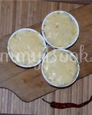 Жульен с мидиями и креветками