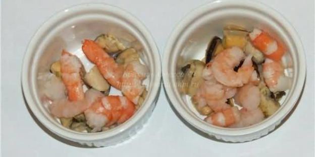 жульен с мидиями и креветками