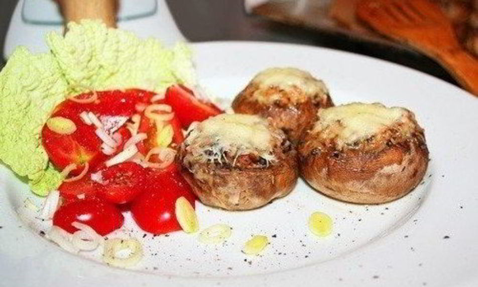 Рецепт жульена, запеченного в шляпках шампиньонов