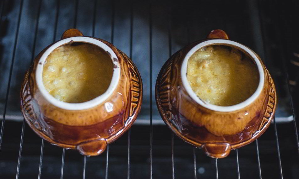 Рецепт жюльена с грибами и курицей в глиняных горшочках