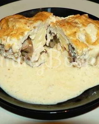 Жюльен с куриным филе и грибами