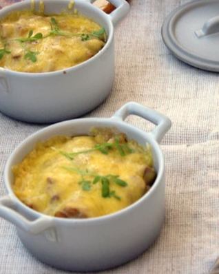 Жюльен с курицей и лисичками