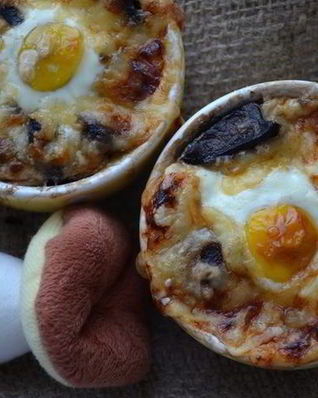 Жюльен с перепелиными яйцами