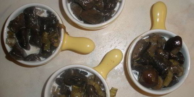 жюльен с перепелиными яйцами